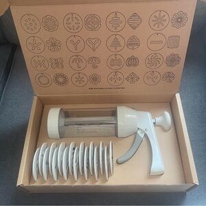 Pampered Chef Gray Cookie Press with Discs